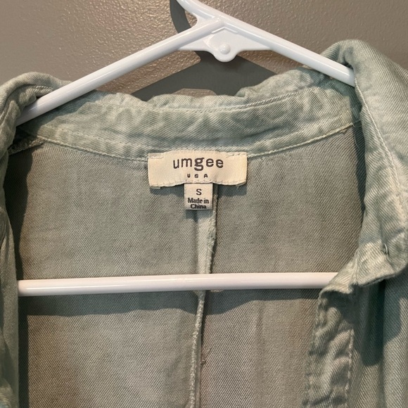 Cold shoulder distressed long button down by Umgee USA - Picture 4 of 8